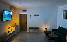 The Bohemian Connection, Rezerva Acum Studio Ultracentral Spatios Si Curat, Scaun Masaj, Ceai, Cafea, Apa Filtru, Parcare Publica Gratuita